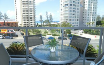 HAVE A LAIDBACK BEACH HOLIDAY IN BURLEIGH HEADS