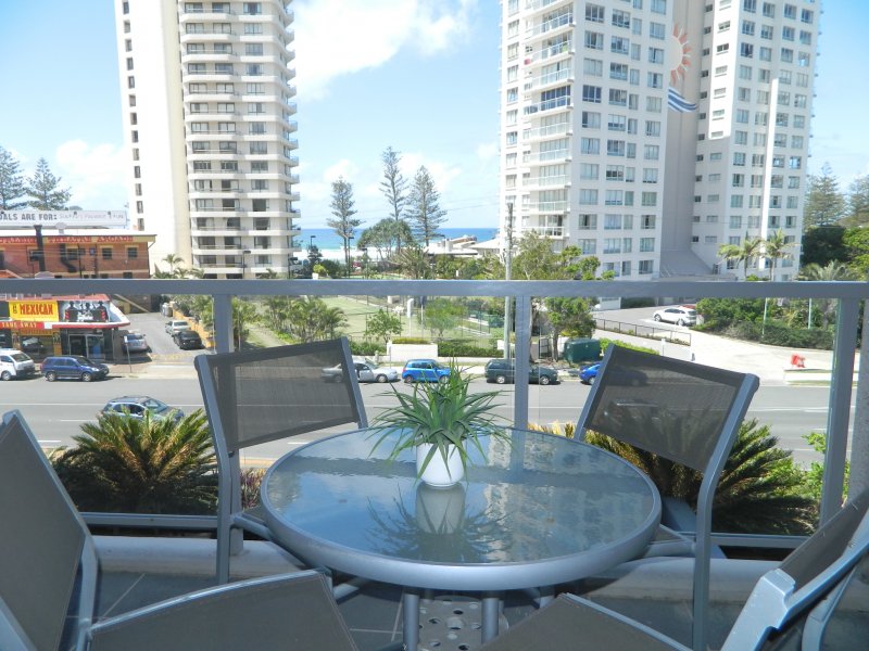 HAVE A LAIDBACK BEACH HOLIDAY IN BURLEIGH HEADS