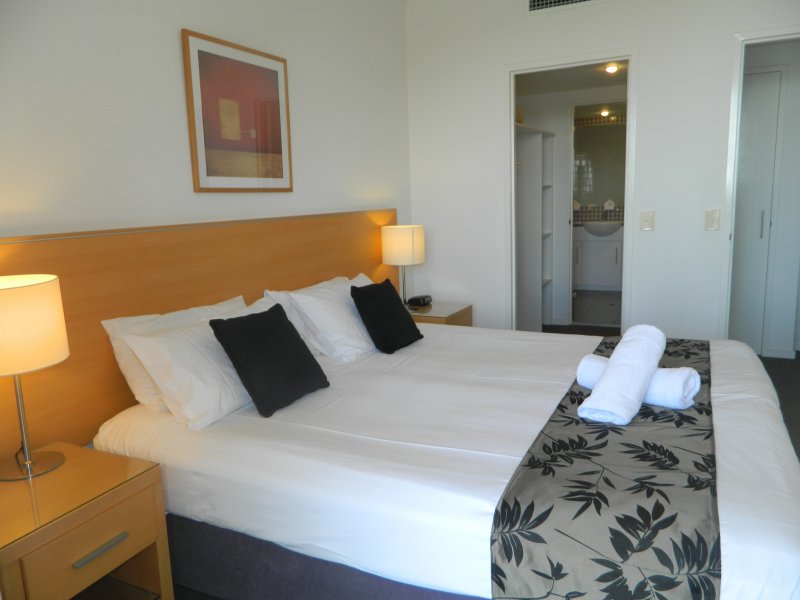 swell resort accommodation bedroom